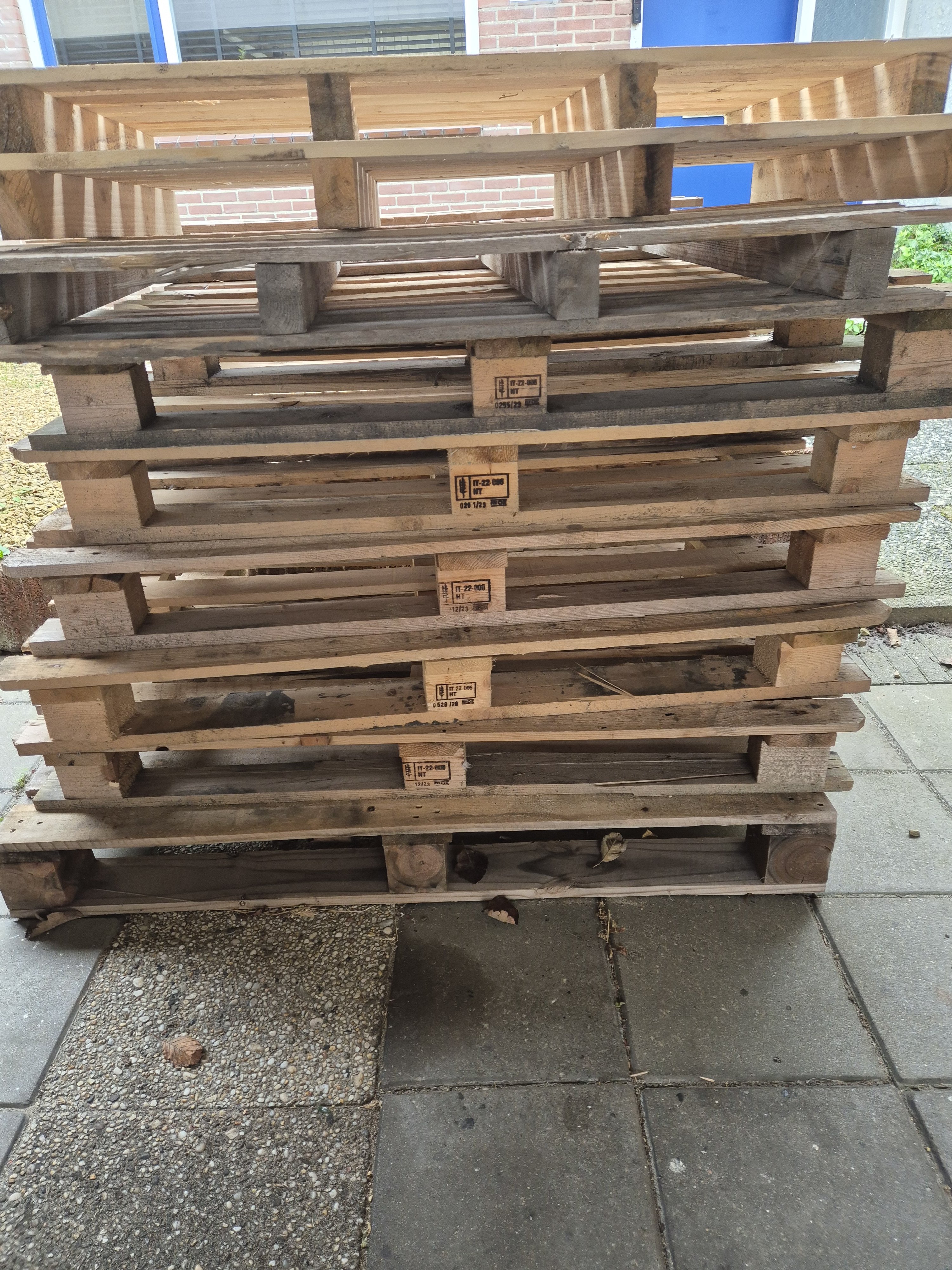 Pallets voor brandhout of pallet meubels